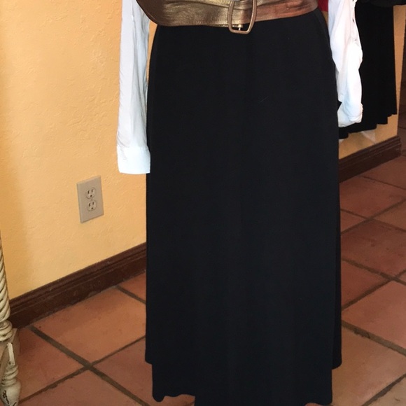 Black skirt - Picture 1 of 2